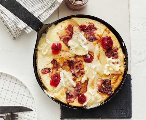 Pikanter Birnen-Camembert-Pfannkuchen