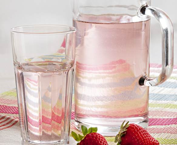 Agua con aroma de fresa