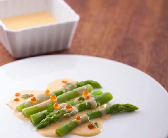 義式沙巴翁綠蘆筍佐鮭魚卵