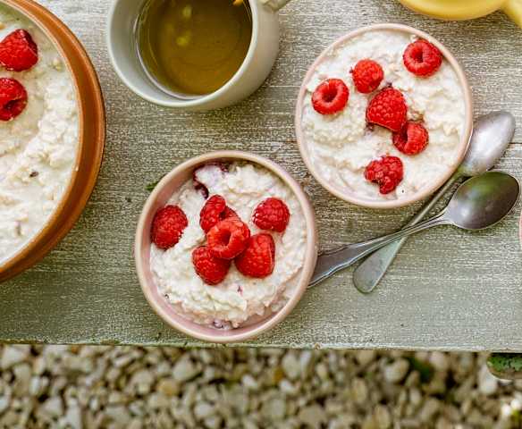 Muesli aux pommes, framboises, graines et noix