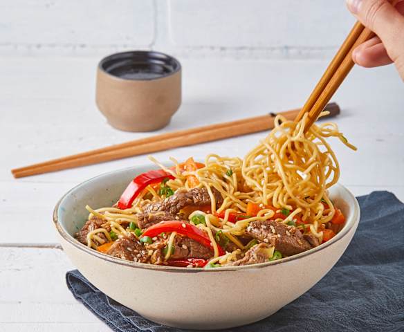 Salteado asiático con noodles (TM6/TM7)