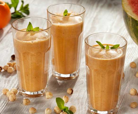 Smoothie de sandía, avellana y hierbabuena