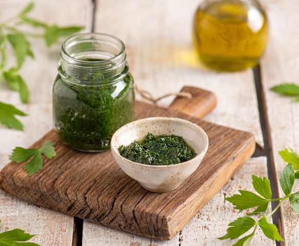 Przyprawowa pasta z lubczyku