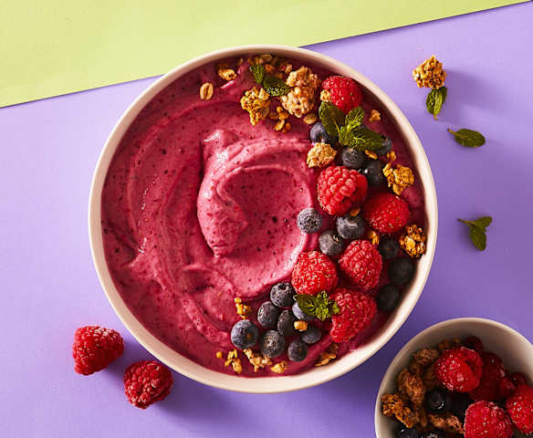 Smoothie bowl ai frutti di bosco Smoothie bowl ai frutti di bosco