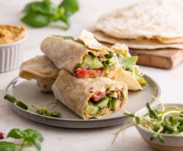 Wrapy z hummusem i warzywami