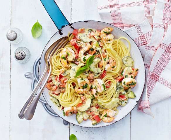 Spaghetti mit Garnelen und Paprika-Gurken-Ragout
