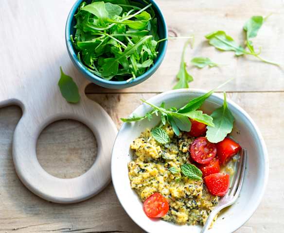 Œufs brouillés au pesto de menthe Œufs brouillés au pesto de menthe