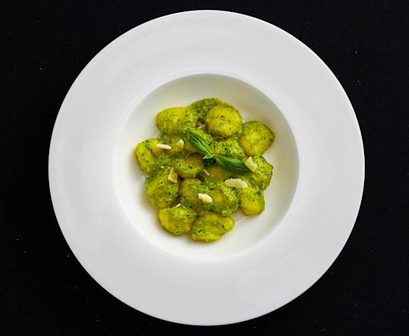 Gnocchi al pesto di broccoli e basilico di Mattia Poggi
