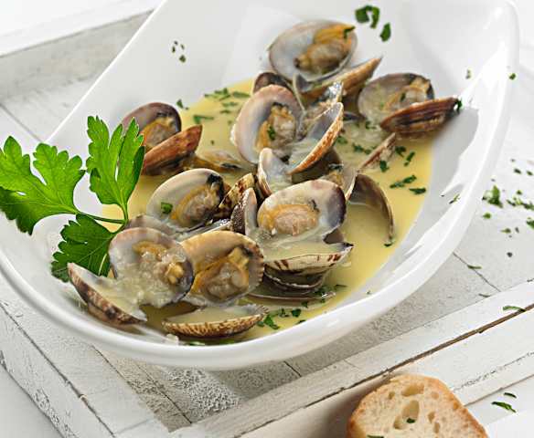 Clams in White Wine with Cilantro
