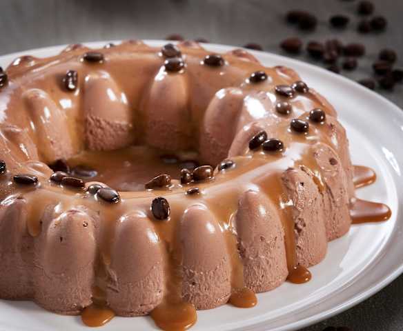 Bavarese al cioccolato con salsa toffee al caffé Bavarese al cioccolato con salsa toffee al caffé