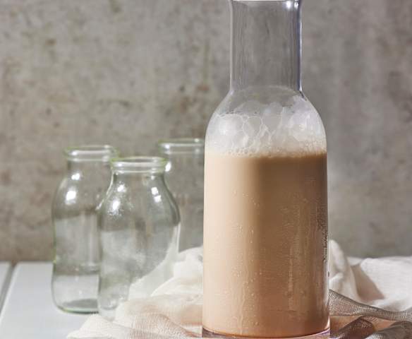 Cinnamon Macadamia Nut Milk