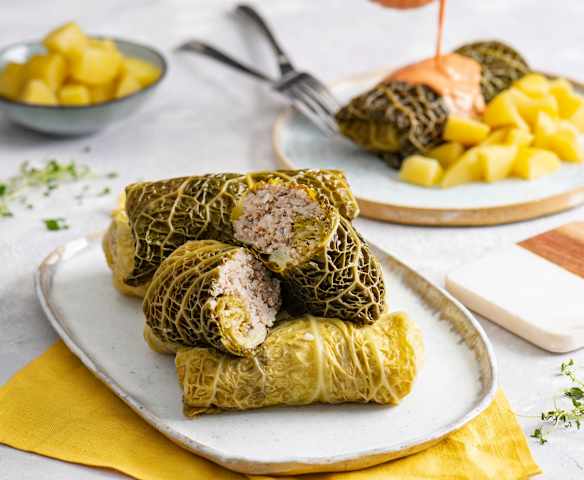 Gołąbki z ziemniakami i sosem pomidorowym