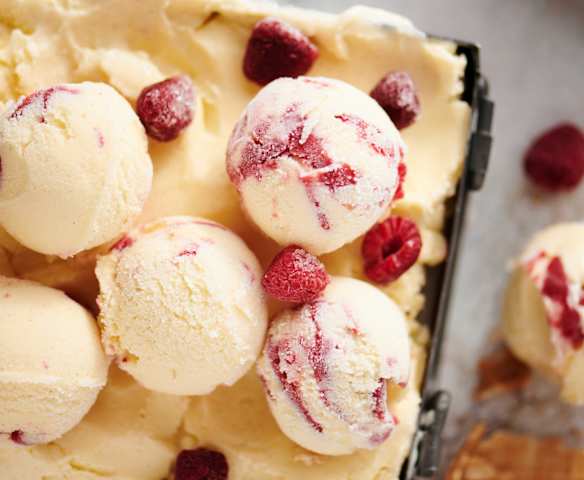 Skyr-Vanille-Himbeereis (low fat) Skyr-Vanille-Himbeereis (low fat)