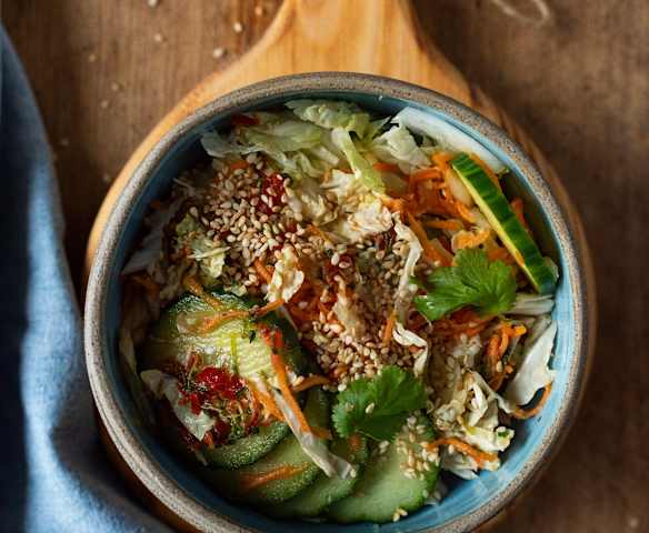 Azjatycka surówka z krojonych warzyw (TM5)