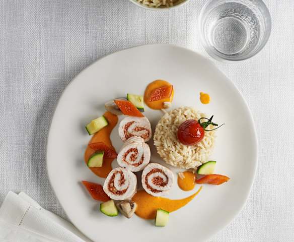 Putenrouladen mit Tomaten-Mozzarella-Sauce