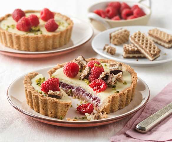 Mini Tarteletts mit weißer Schokolade und Himbeeren
