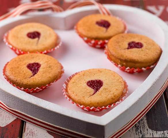 Bolinhos de amêndoa e framboesa Bolinhos de amêndoa e framboesa