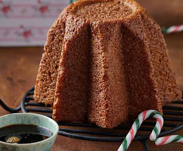 Pandoro al caffè con salsa al caramello