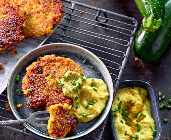 Süßkartoffel-Zucchini-Rösti mit Cashewdip