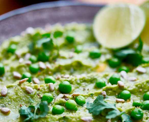 Guacamole picante de ervilhas