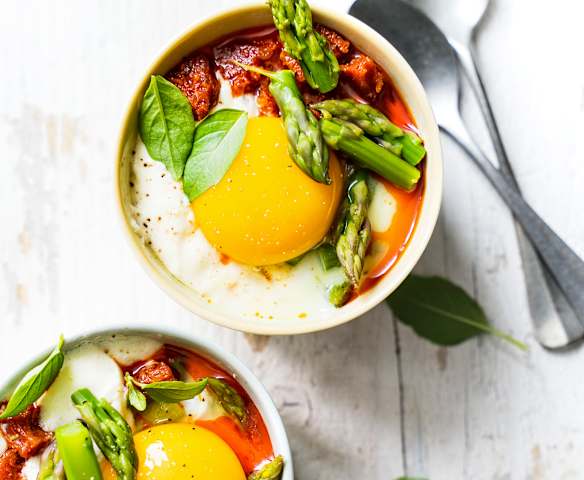 Œufs cocotte au chorizo et asperges vertes