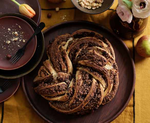 Entrançado de avelã, chocolate, maçã e passas