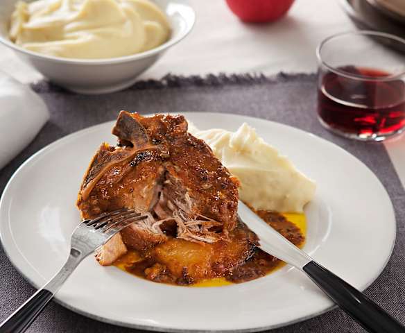 Aguja de cerdo con piña y naranja