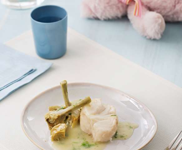 Merluza en salsa verde con corazones de alcachofa