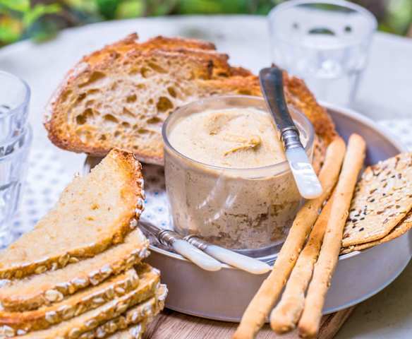 Tartinade de tofu fumé et noix de cajou Tartinade de tofu fumé et noix de cajou