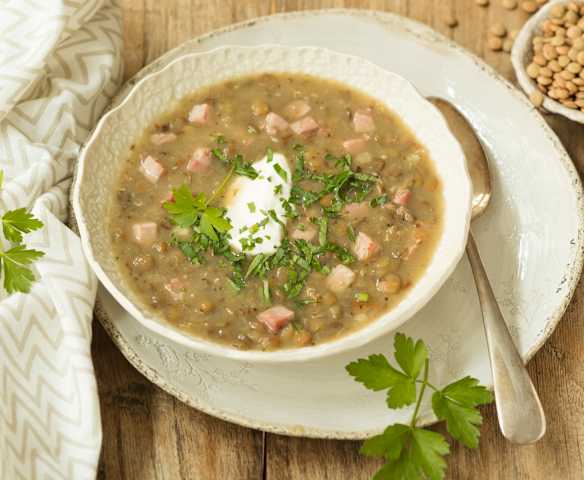 Grüne Linsensuppe mit Selchfleisch