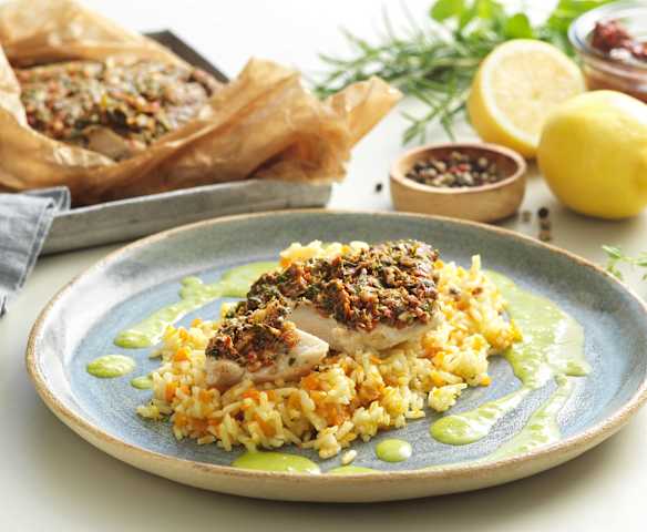 Kräuterfisch mit Karottenreis und Rucolasauce