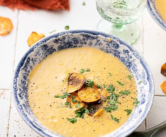 Crema di patate dolci con chips croccanti