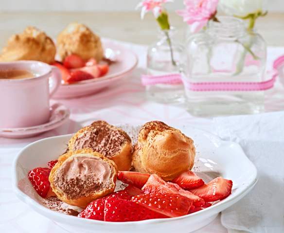 Geeiste Schoko-Profiteroles