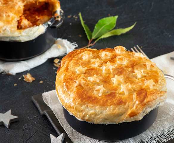 Estofado de merluza con sombrero de hojaldre