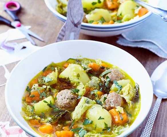 Wirsing-Kartoffel-Topf mit Bratwurstbrät