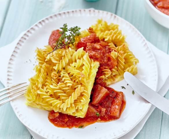 Pasta all'amatriciana mit Erdbeer-Tomaten-Sauce