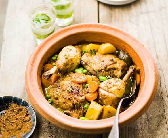 Tajine de poulet aux légumes de printemps