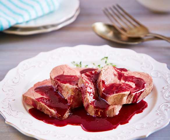 Filete de res con salsa de jamaica