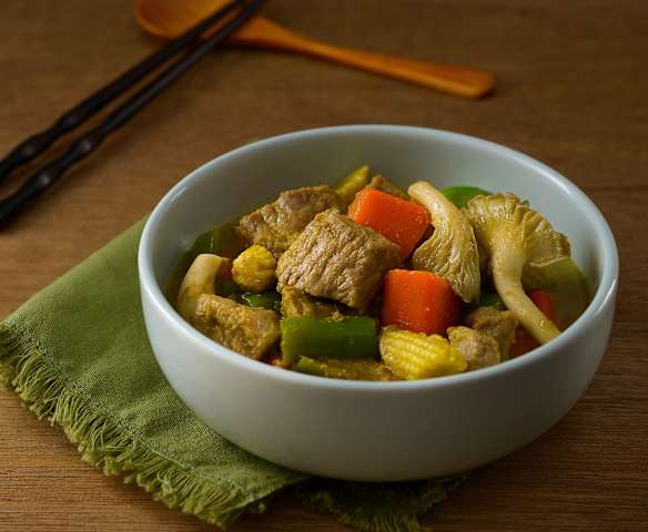 綠咖哩蘿蔔燉肉