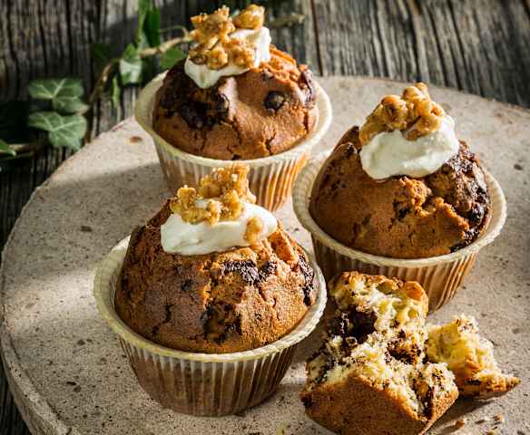 Ameisencupcakes mit Honigtopping und Haselnusskrokant