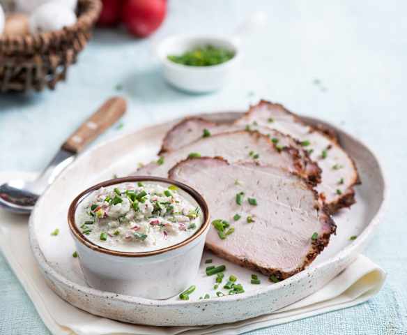 Sos śmietankowy z rzodkiewką i szczypiorkiem