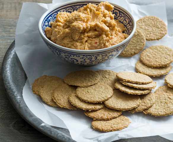 Oatcakes with Moroccan hommus