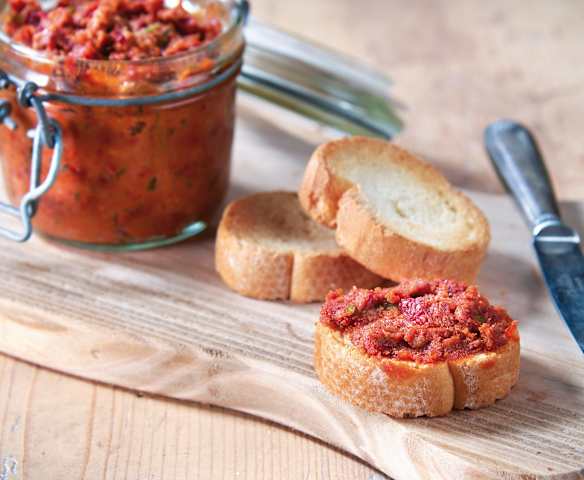 Patè di pomodori secchi e tonno Patè di pomodori secchi e tonno