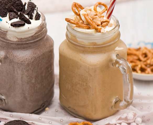 Koktajl bananowy z masłem orzechowym