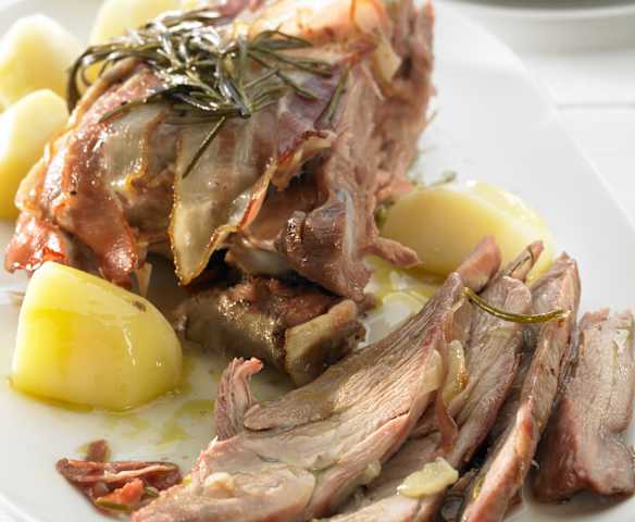 Tacchino porchettato con contorno di patate