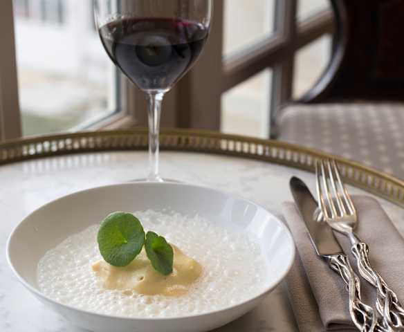 Ravioles de volaille des Landes aux asperges blanches et morilles