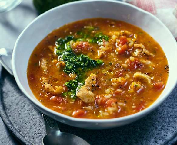 Minestrone mit Kräuterpesto und Putenbrust
