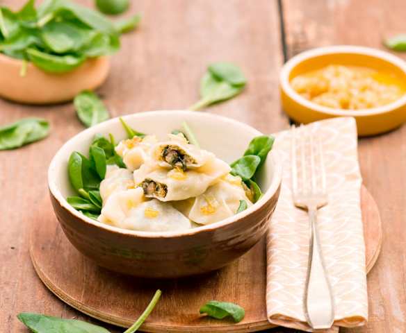 Pierogi z grzybami i szpinakiem