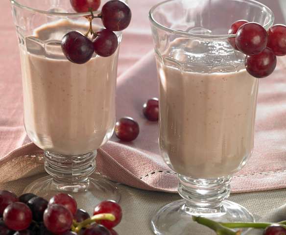 Joghurtfrischer Apfel-Trauben-Drink