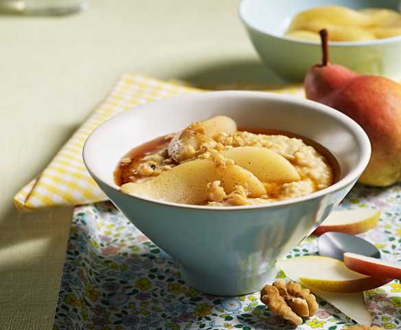 Hirsebrei mit Birnen und Nüssen